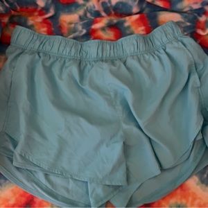 Women’s shorts don’t fit selling for $20 never been worn